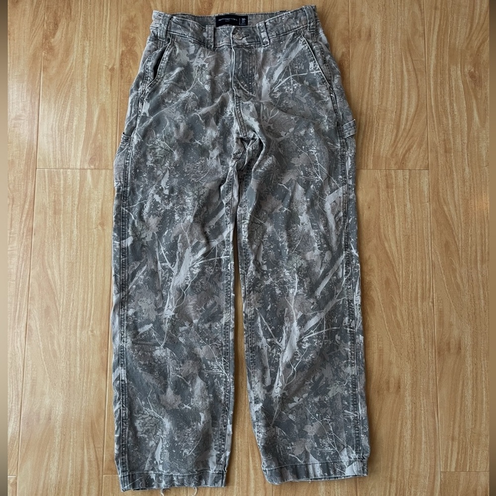 Abercrombie and Fitch Men's Baggy Camo Pants 30x32